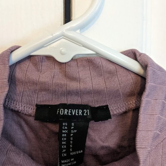 Mock neck, short sleeve, crop top, lavender - Picture 2 of 2